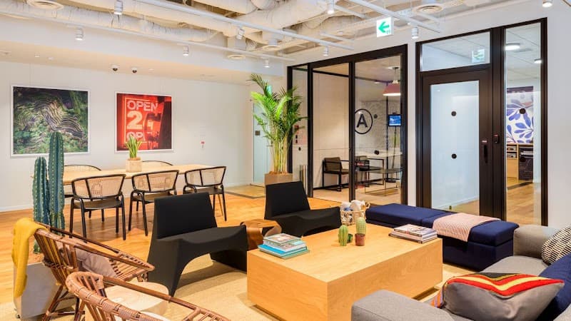 WeWork Jimbocho - Coworking, a0000000-0000-0000-0000-000000000013